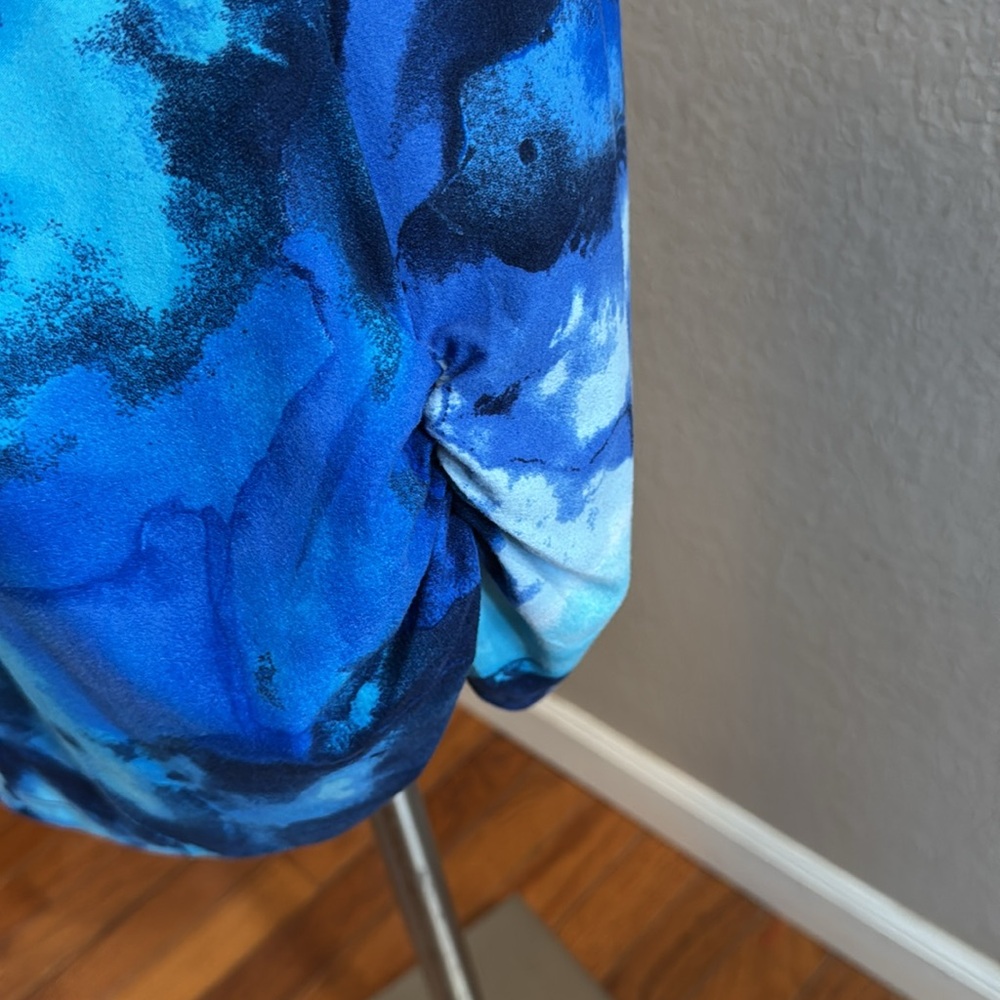 Essentials by Milano Blue Patterned Top medium - Picture 4 of 5